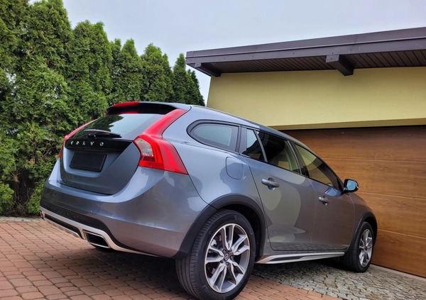 Volvo V60 Cross Country cena 68800 przebieg: 199000, rok produkcji 2017 z Opoczno małe 436